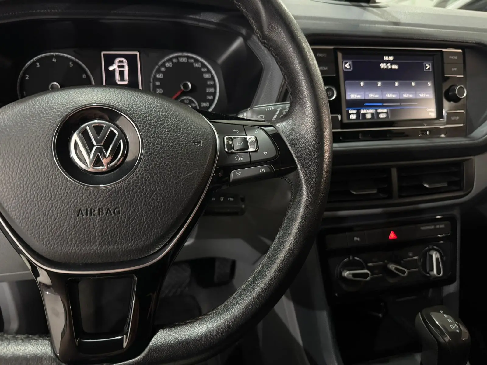 VOLKSWAGEN T-Cross - Foto