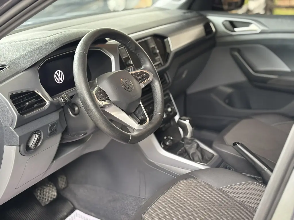 VOLKSWAGEN T-Cross - Foto