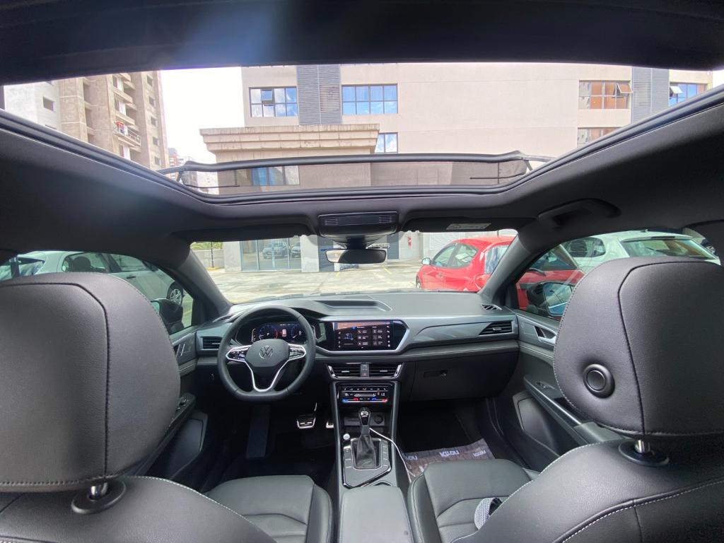 VOLKSWAGEN Taos - Foto