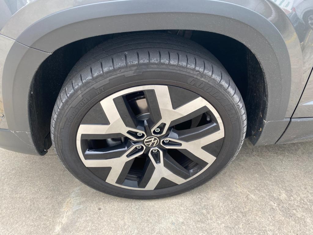 VOLKSWAGEN Taos - Foto