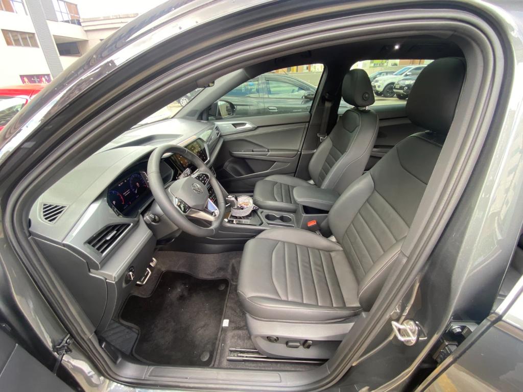 VOLKSWAGEN Taos - Foto