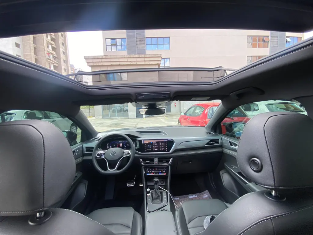VOLKSWAGEN Taos - Foto