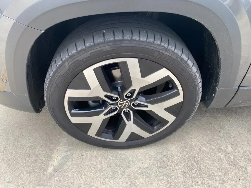 VOLKSWAGEN Taos - Foto