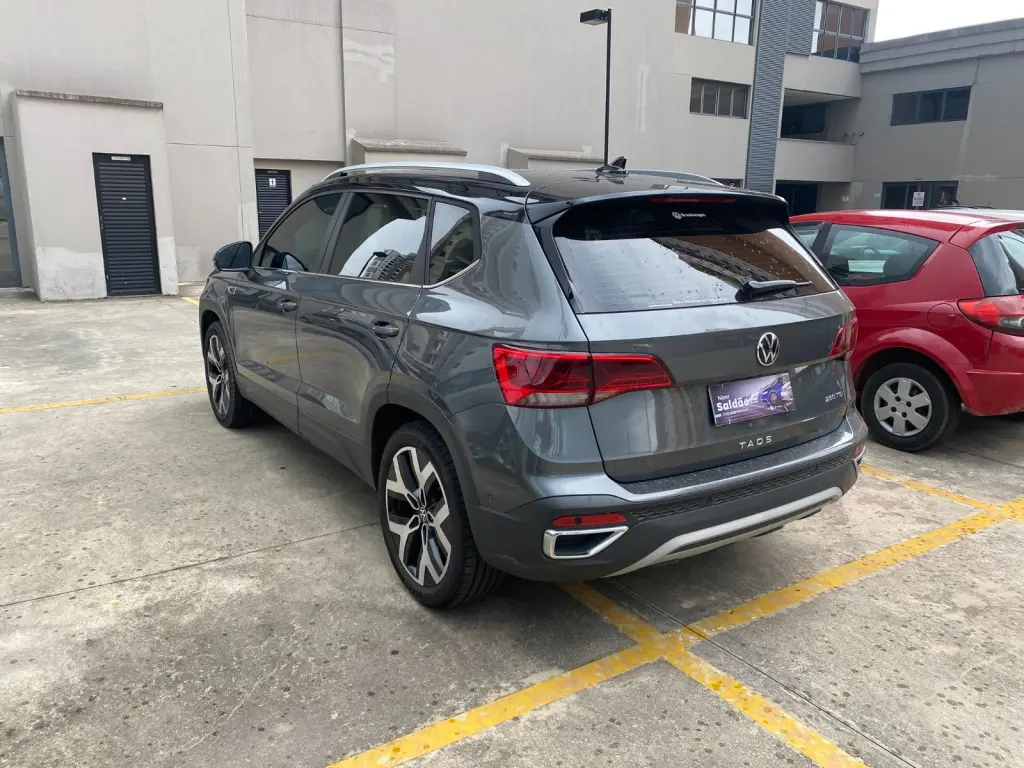 VOLKSWAGEN Taos - Foto