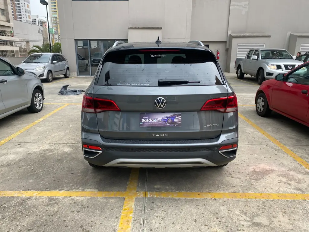 VOLKSWAGEN Taos - Foto
