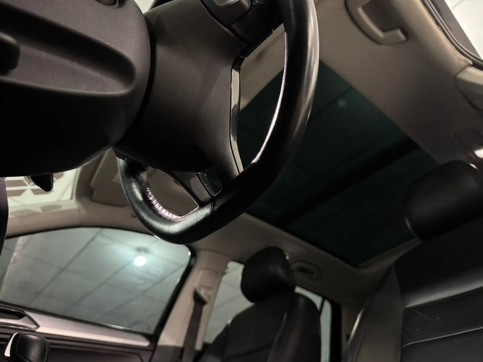 VOLKSWAGEN Tiguan - Miniatura
