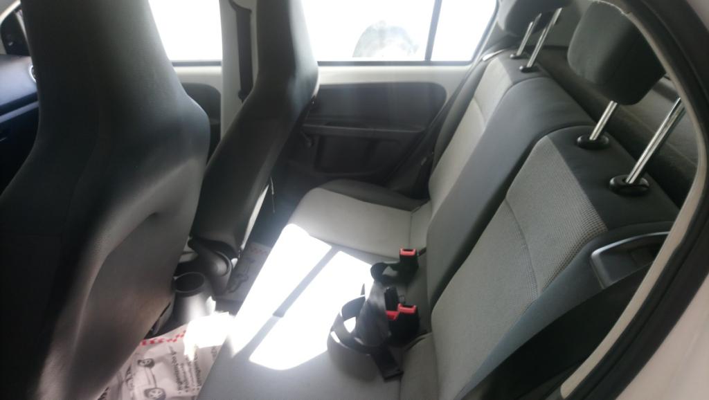 VOLKSWAGEN UP - Foto