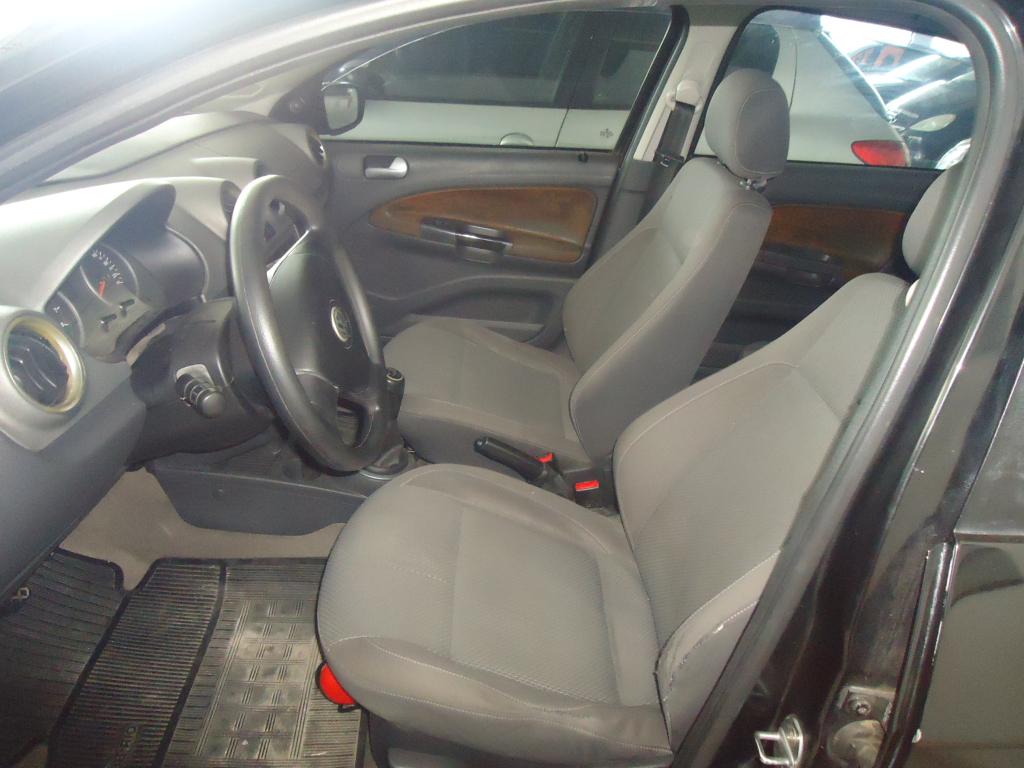 VOLKSWAGEN Voyage - Foto