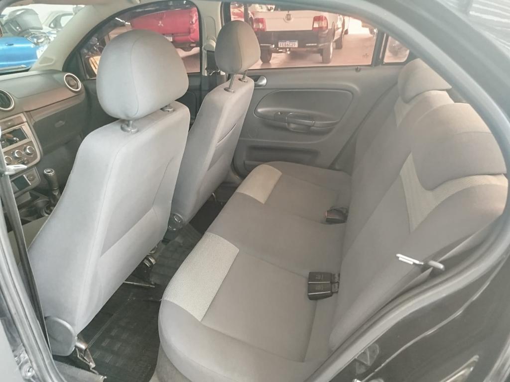 VOLKSWAGEN Voyage - Foto