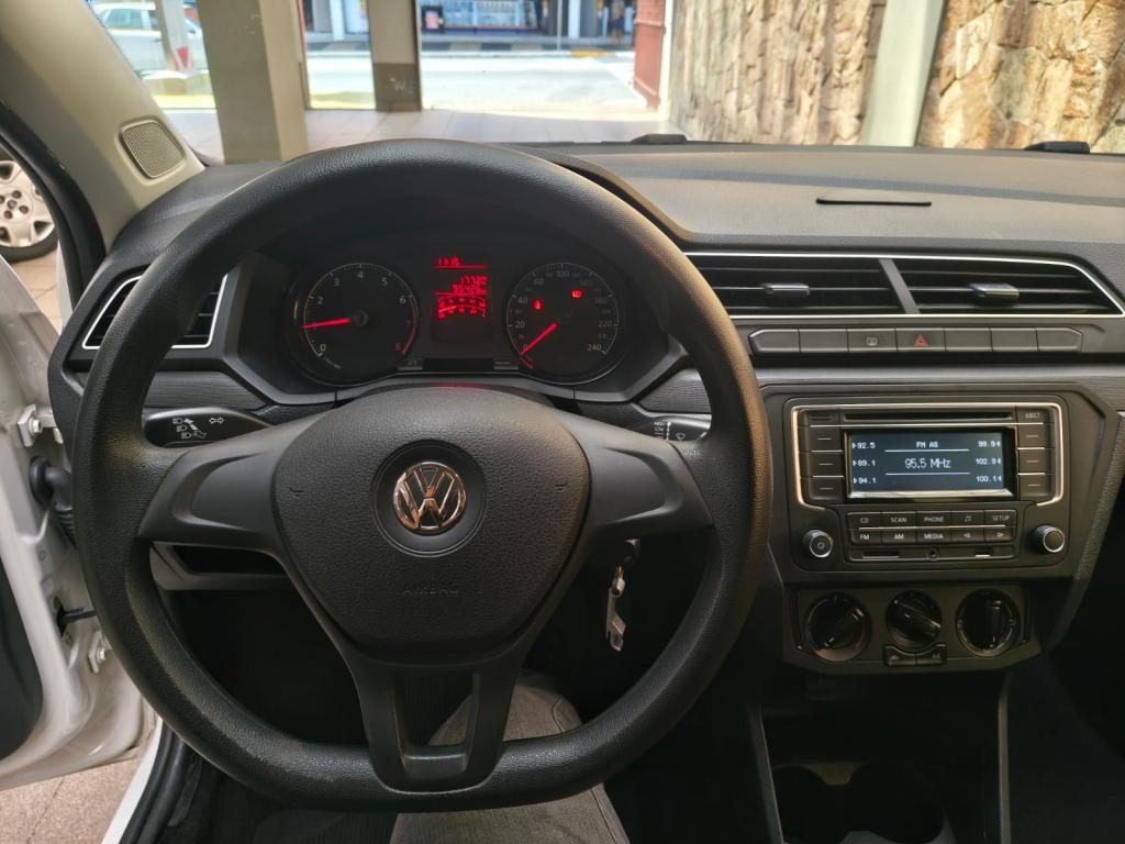 VOLKSWAGEN Voyage - Foto
