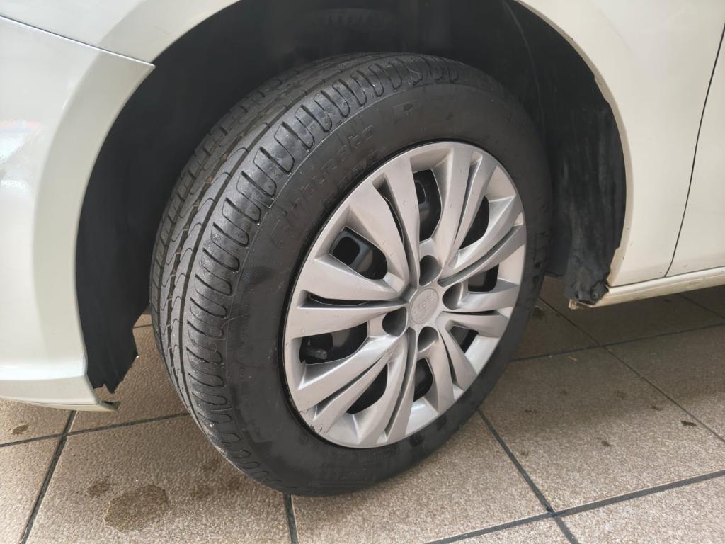 VOLKSWAGEN Voyage - Foto