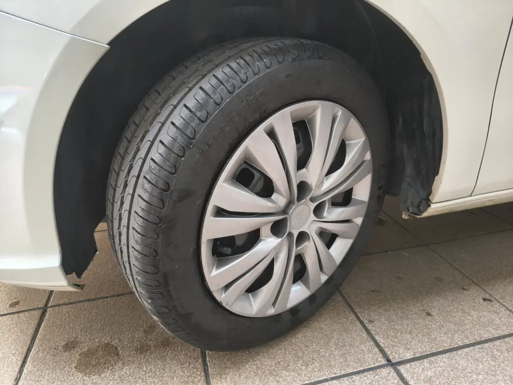 VOLKSWAGEN Voyage - Foto