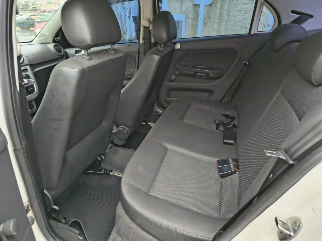 VOLKSWAGEN Voyage - Foto