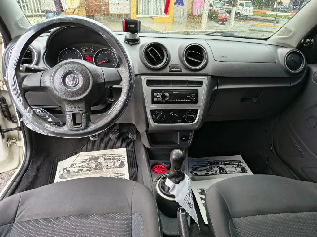 VOLKSWAGEN Voyage - Foto