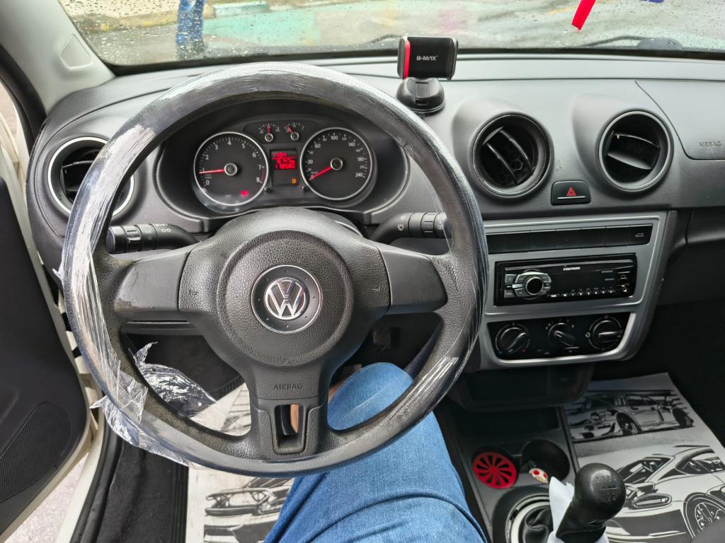 VOLKSWAGEN Voyage - Foto