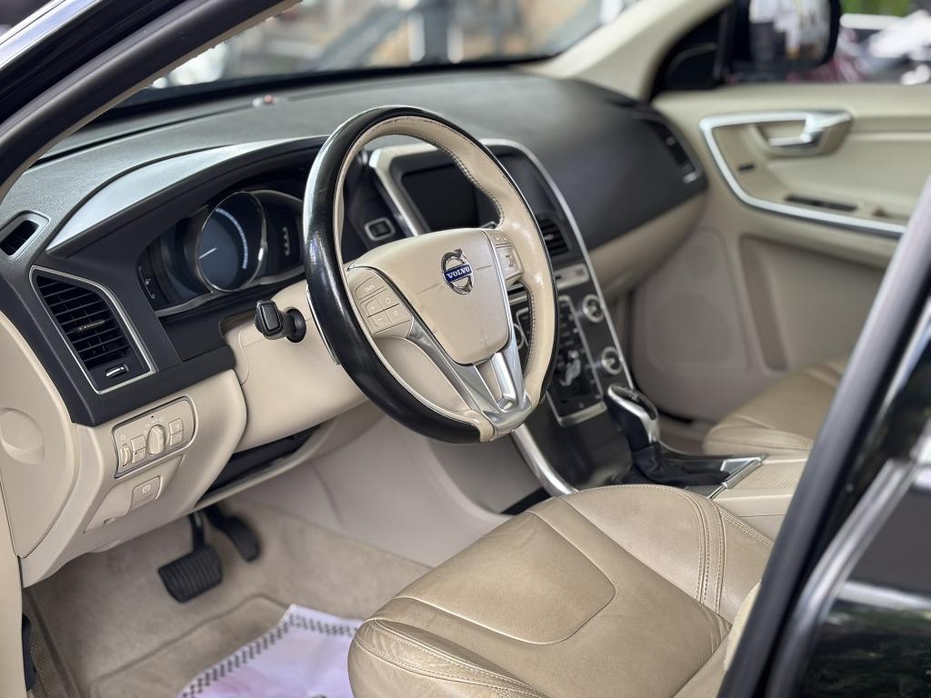 VOLVO XC60 - Foto