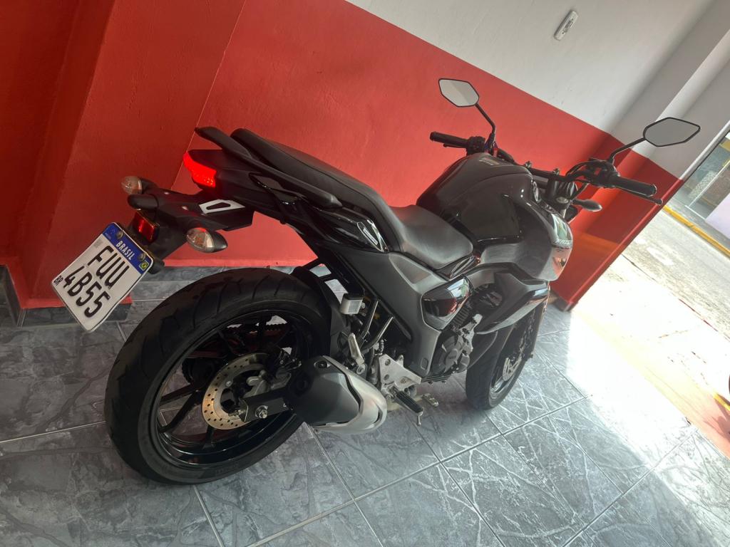 YAMAHA FZ 15 Fazer - Foto