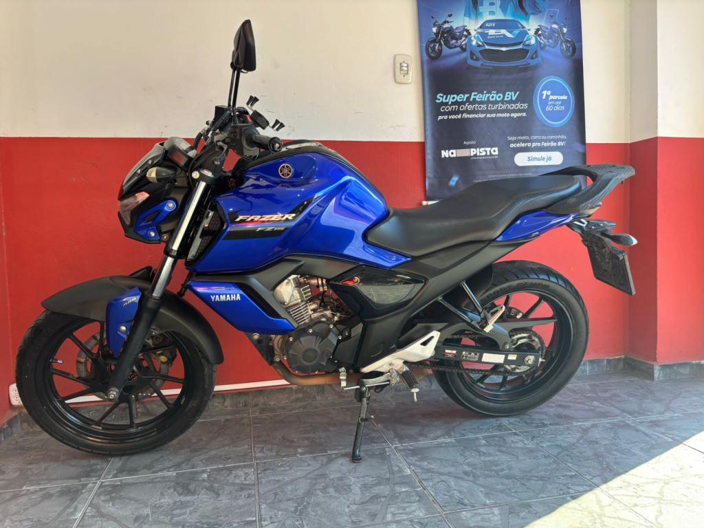 YAMAHA FZ 15 Fazer - Foto