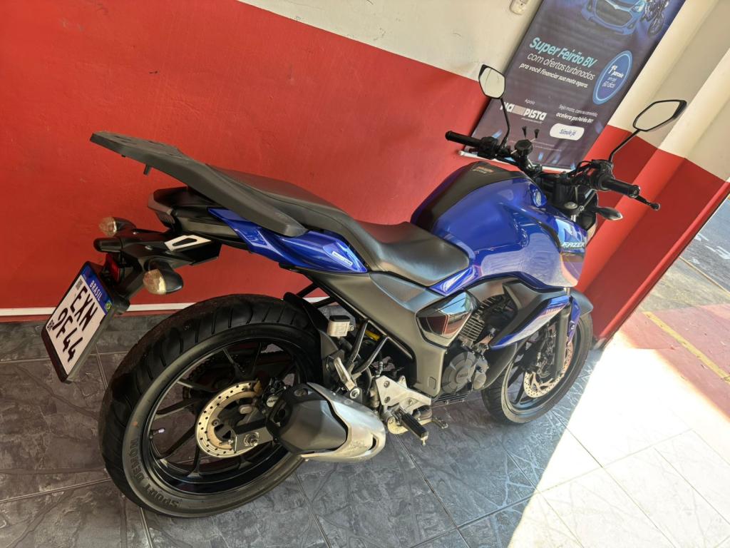 YAMAHA FZ 15 Fazer - Foto