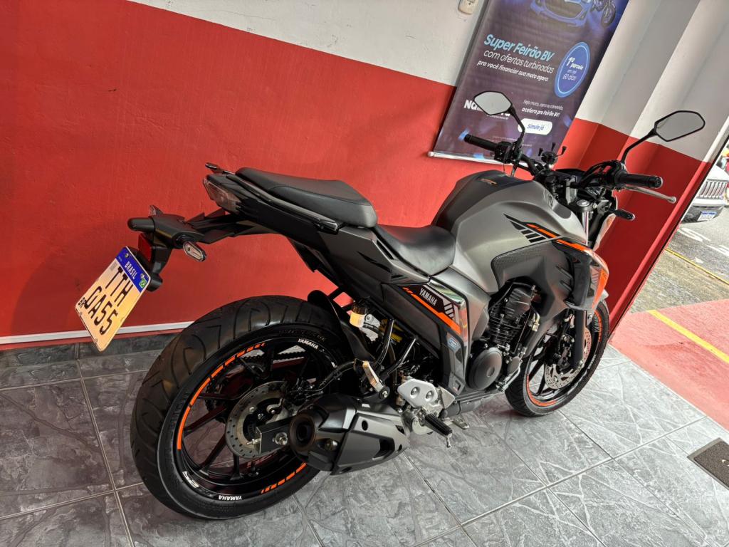 YAMAHA FZ 25 250 Fazer Flex - Foto