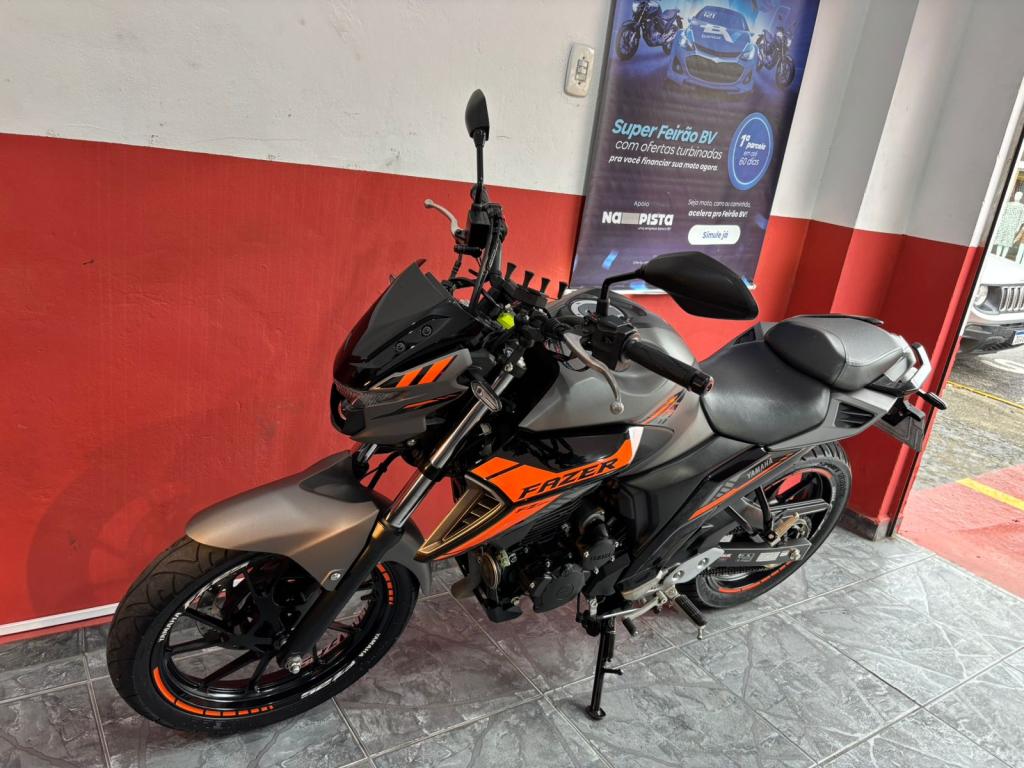YAMAHA FZ 25 250 Fazer Flex - Foto
