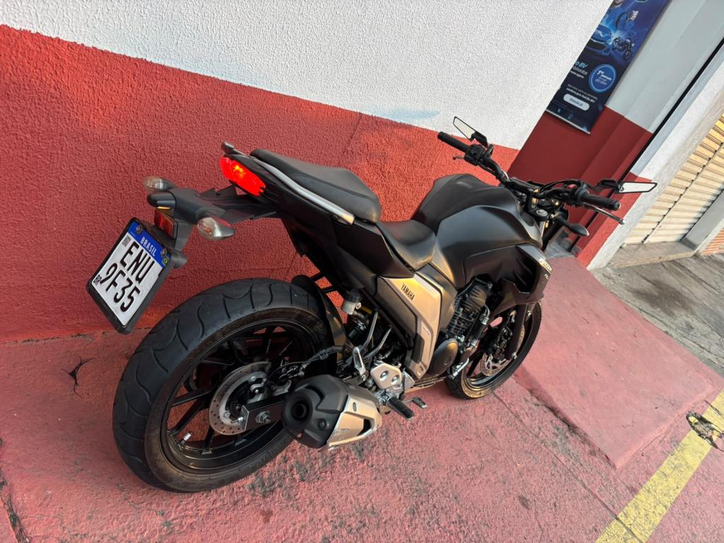 YAMAHA FZ 25 250 Fazer Flex - Foto