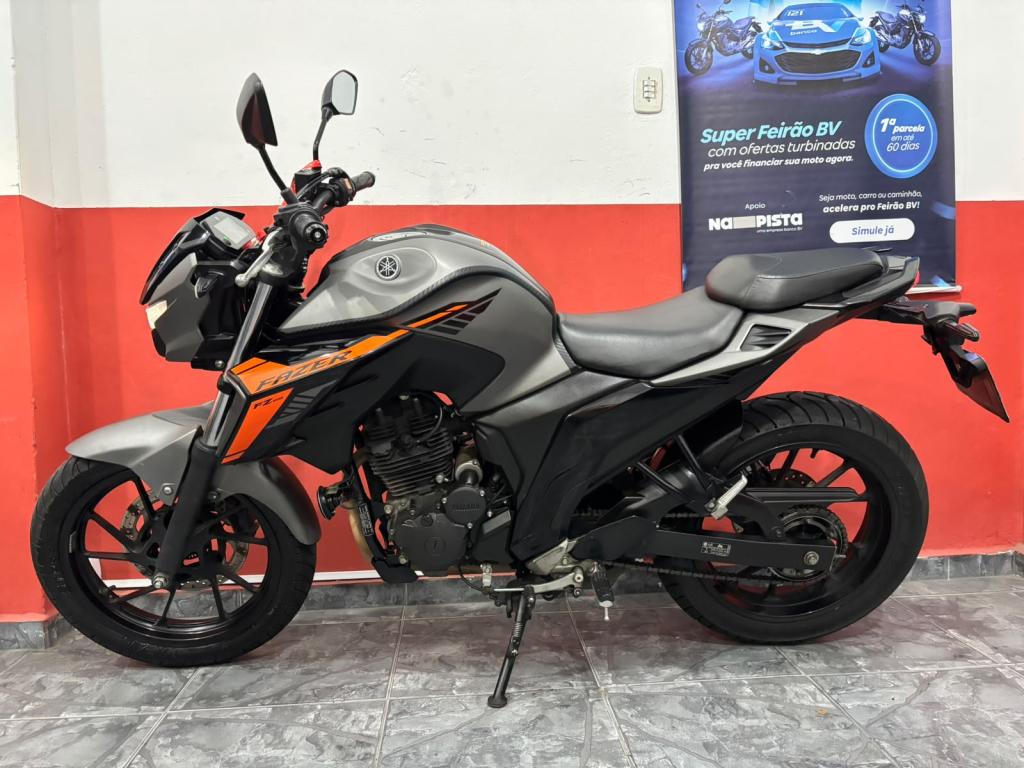 YAMAHA FZ 25 250 Fazer Flex - Foto