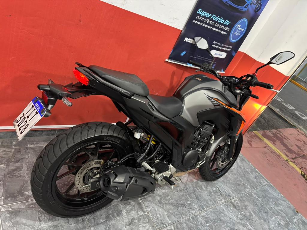 YAMAHA FZ 25 250 Fazer Flex - Foto