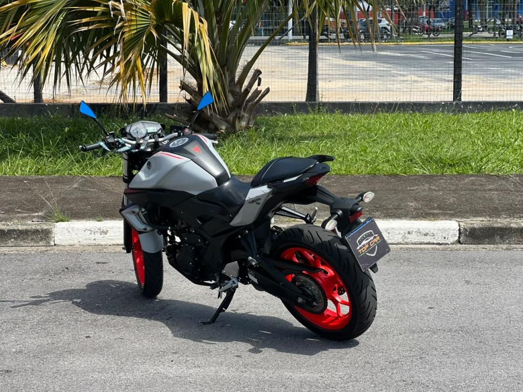 YAMAHA MT-03 300 - Foto