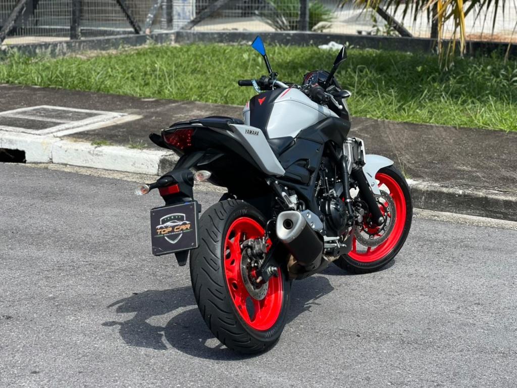 YAMAHA MT-03 300 - Foto