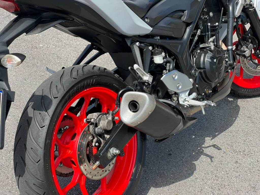 YAMAHA MT-03 300 - Foto
