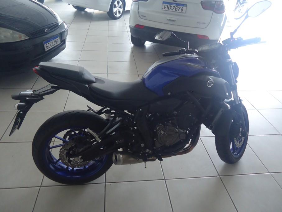 YAMAHA MT-07 700 - Foto