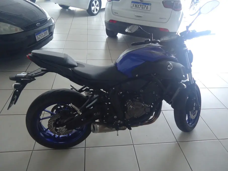 YAMAHA MT-07 700 - Foto