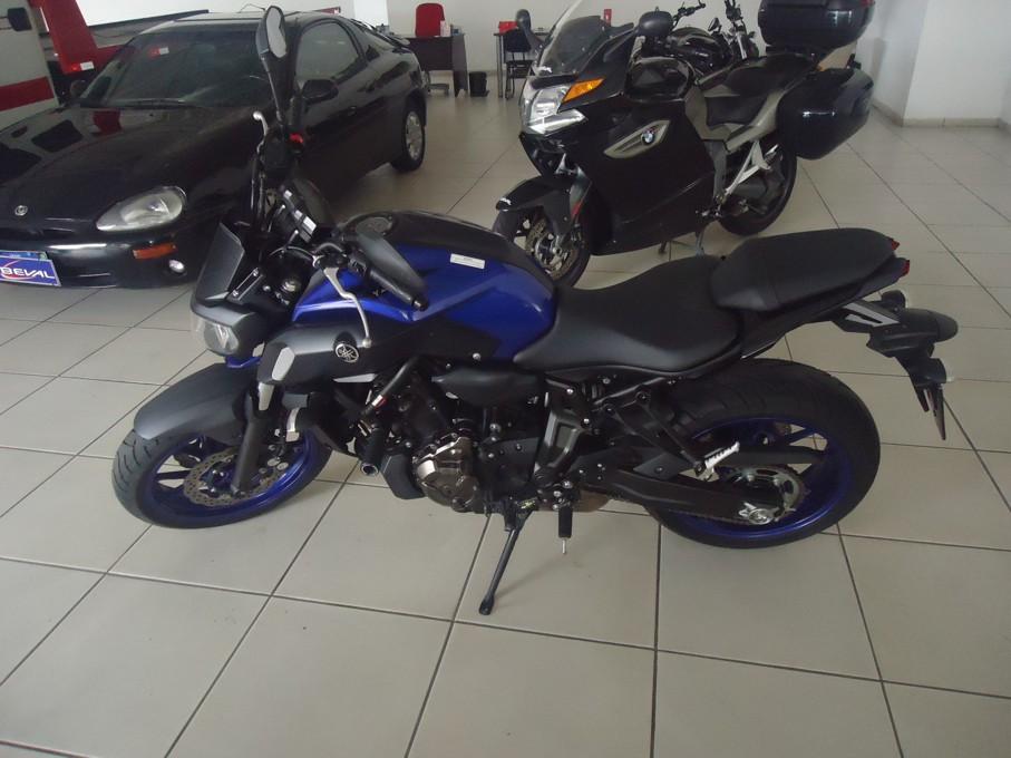 YAMAHA MT-07 700 - Foto