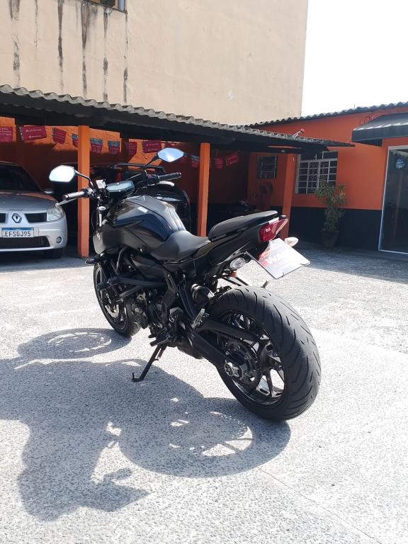 YAMAHA MT-07 700 - Foto