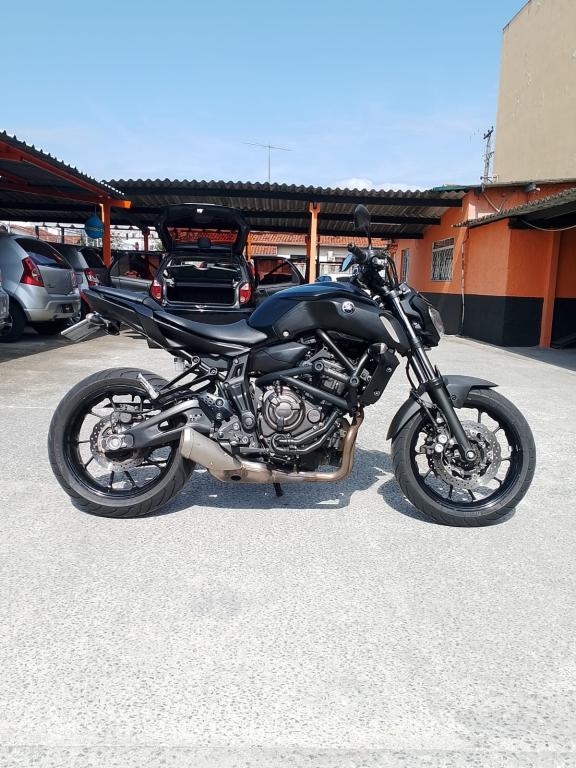 YAMAHA MT-07 700 - Foto