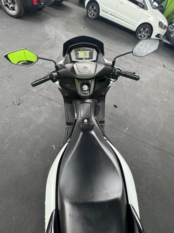 YAMAHA NMax 160 - Foto