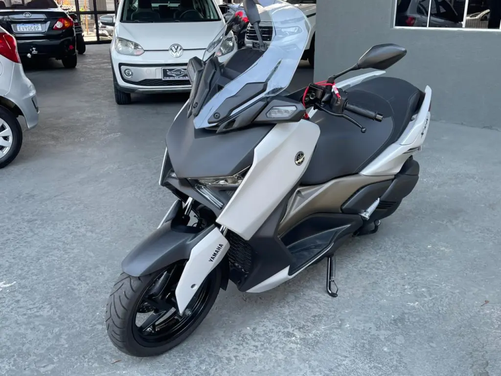 YAMAHA XMax 250 - Foto