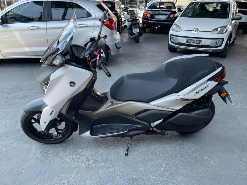 YAMAHA XMax 250 - Foto