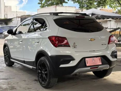 CHEVROLET Onix Hatch 1.4 4P FLEX ACTIV AUTOM�TICO, Foto 4