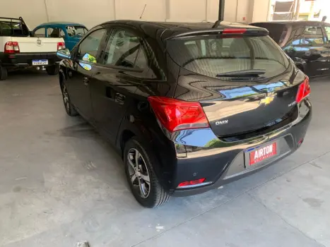 CHEVROLET Onix Hatch 1.4 4P FLEX LTZ, Foto 13