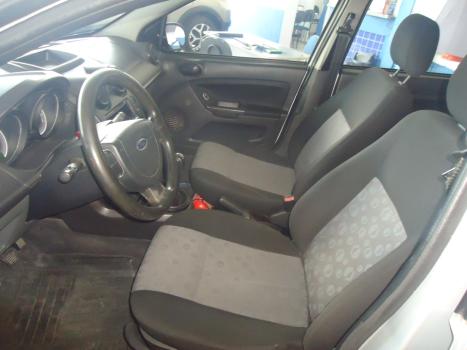 FORD Fiesta Hatch 1.6 4P, Foto 2