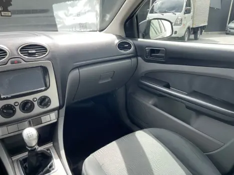 FORD Focus Hatch 2.0 16V 4P FLEX AUTOM�TICO, Foto 9