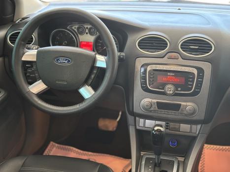 FORD Focus Hatch 2.0 16V 4P GHIA, Foto 8