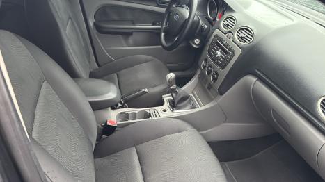 FORD Focus Sedan 2.0 16V 4P GLX, Foto 3