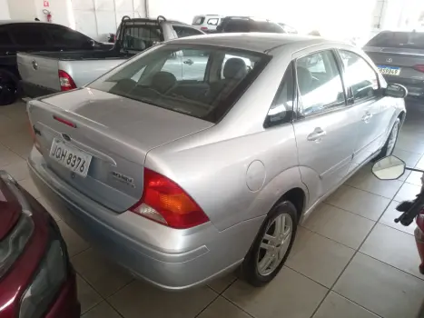 FORD Focus Sedan 2.0 16V 4P GHIA, Foto 6