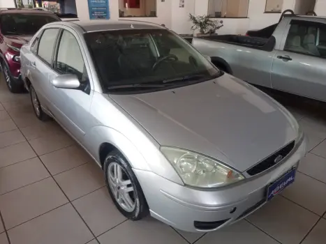 FORD Focus Sedan 2.0 16V 4P GHIA, Foto 7