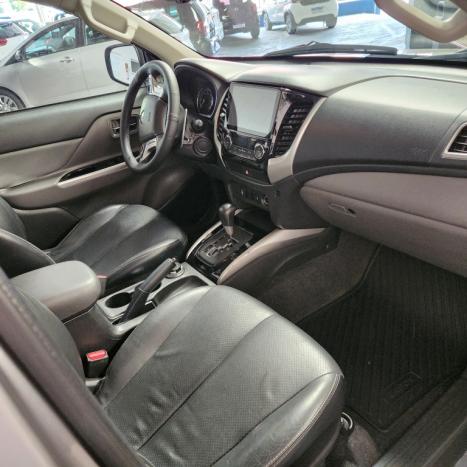 MITSUBISHI L 200 Triton 2.4 16V SPORT HPE 4X4 CABINE DUPLA TURBO DIESEL AUTOM�TICO, Foto 9