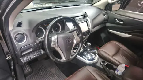 NISSAN Frontier 2.3 ATTACK CABINE DUPLA 4X4 BI-TURBO DIESEL AUTOM�TICO, Foto 3