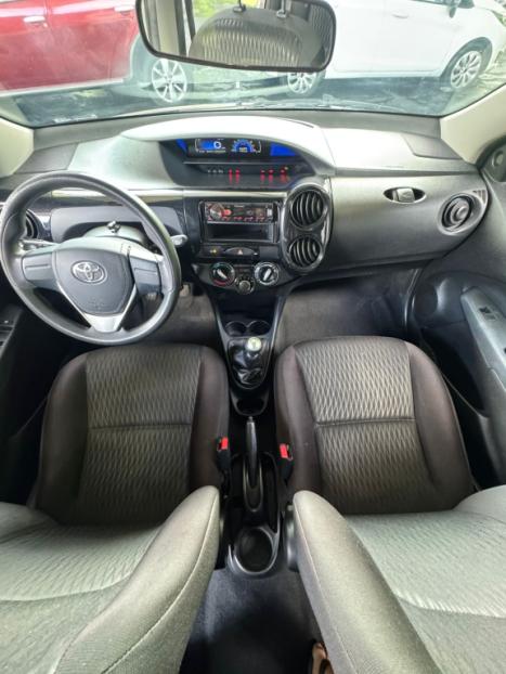 TOYOTA Etios Hatch 1.3 16V 4P FLEX X, Foto 4